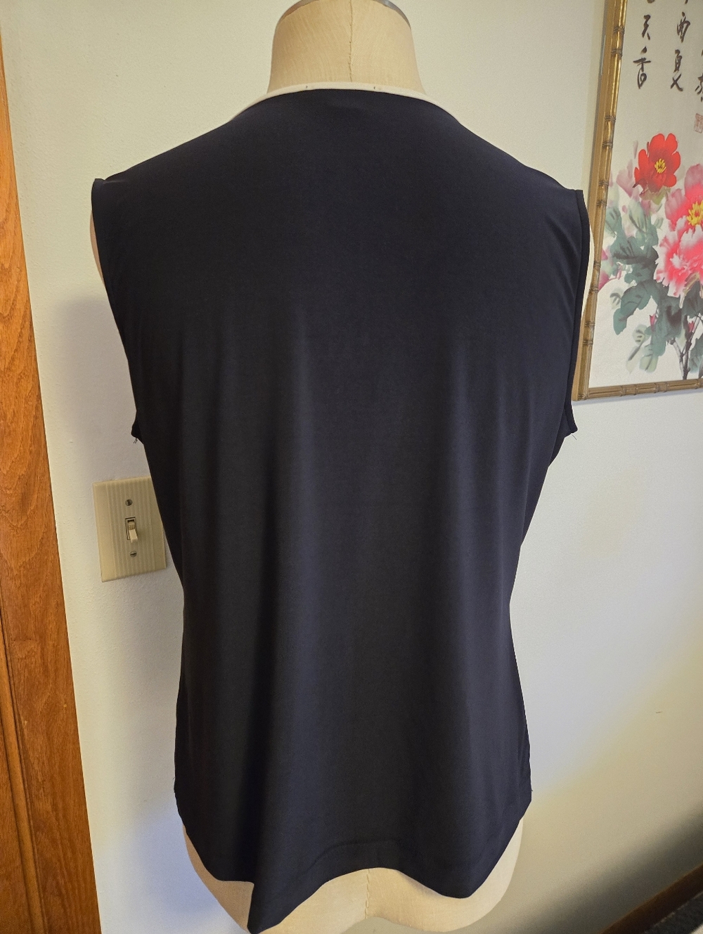 TOMMY HILFIGER Women's Navy Blue V-Neck Top with White Trim. Size Large. - Picture 4 of 8